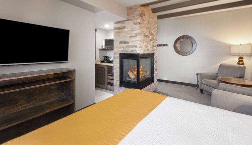 Studio, 1 Queen Bed, Non Smoking (Inn, Dog-friendly)