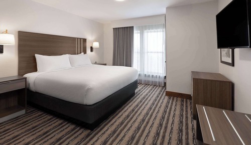 Suite, 1 King Bed with Sofa bed, Non Smoking (Lodge)