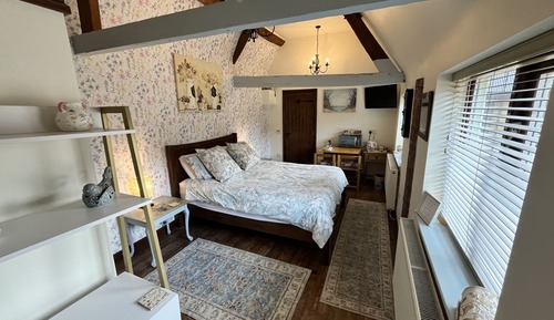 Deluxe Double Room, Ensuite, Courtyard View (The Manger)