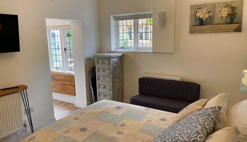 Deluxe Double Room, Ensuite, Courtyard View (The Paddocks)