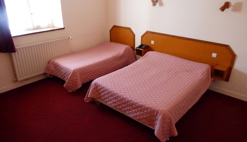 Triple Room, Bathtub