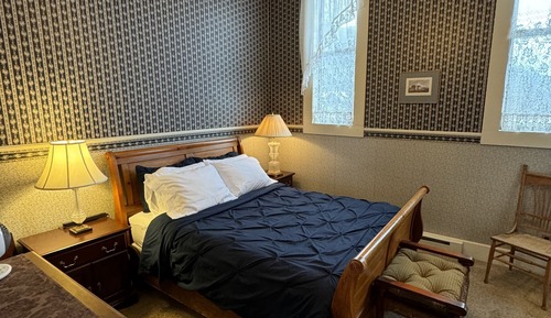 Room (No Pets)