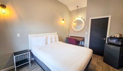 Studio, 1 Queen Bed Suite, Non Smoking