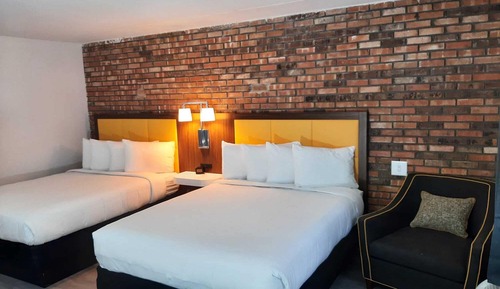 Suite, Two Queen Beds