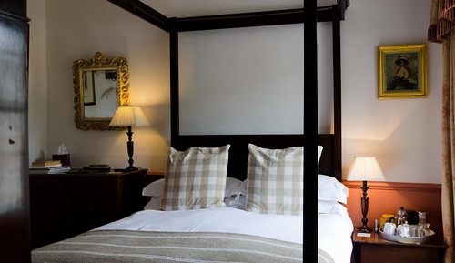 Double Room Four Poster on Suite