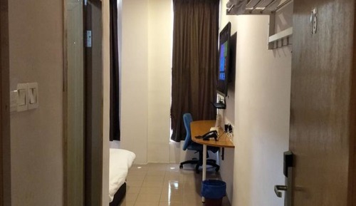 Basic Room, 1 King Bed