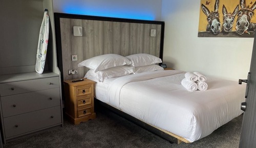 Premium Suite, 2 Bedrooms, Hot Tub, Lake View