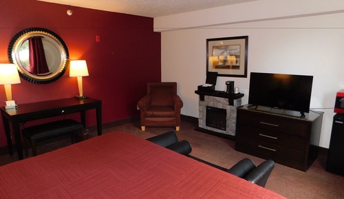 Standard Suite, 1 King Bed, Fireplace