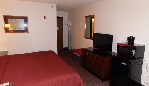 Standard Room, 1 King Bed, Refrigerator & Microwave