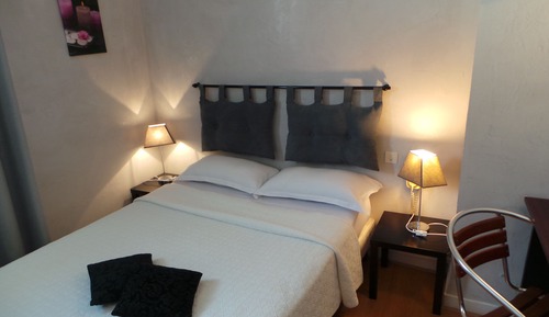 Single Room (4th floor no elevator)
