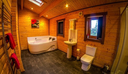 Luxury Apartment, Ensuite (and Couples Jet bath)