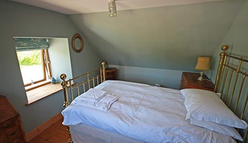 Single Room, Shared Bathroom