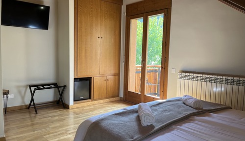 Family with balcony - 1 double bed + 2 single beds