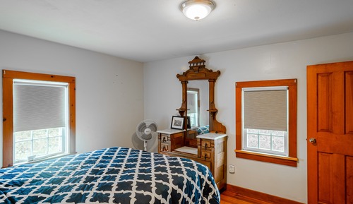 Basic Room, 1 Queen Bed, Shared Bathroom (#50 Annex Building)