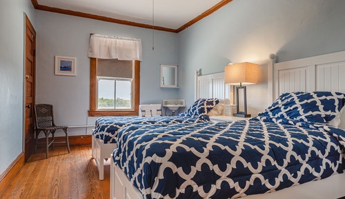 Room, 2 Twin Beds, Shared Bathroom (#14 Main Building)