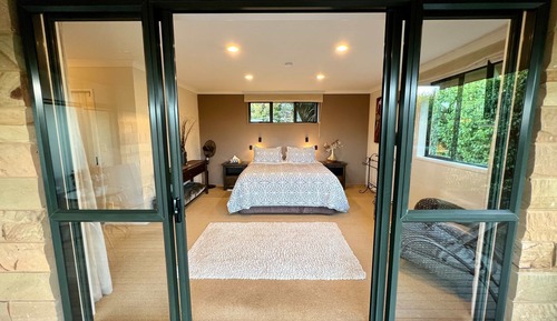 Deluxe Double Room, 1 King Bed, Private Bathroom, Garden View