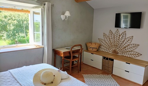 Comfort Double Room, Private Bathroom, Garden View (Chambre  Truffière)