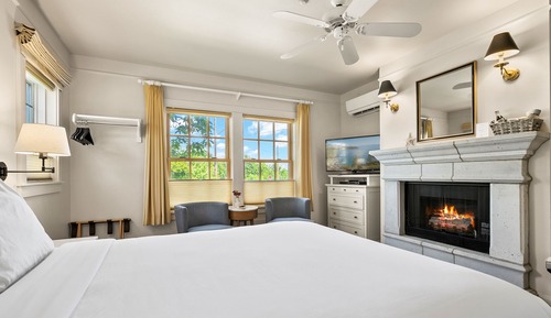 Queen Room with Mountain View