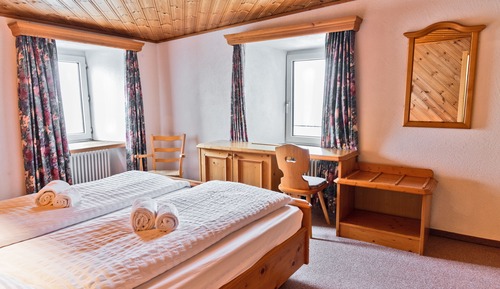 Double Room, 1 Queen Bed (Private bathroom)