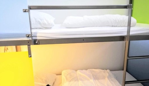 10 Bed Dorm (age from 17-39yo)