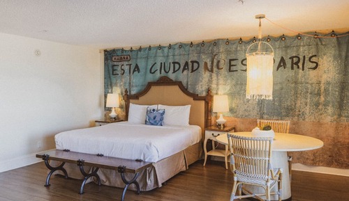 Premium Room, 1 King Bed, Accessible (Lola)