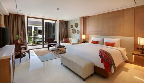 Arya Club (Club Lounge Access)