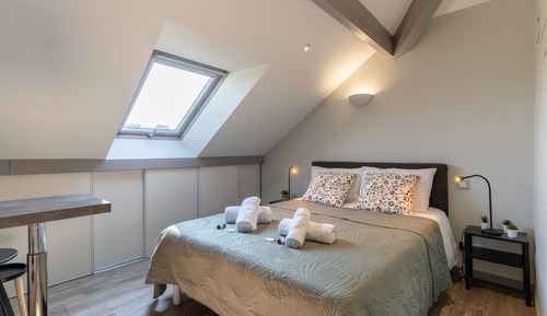 Studio (Premier étage ou Mansardé)