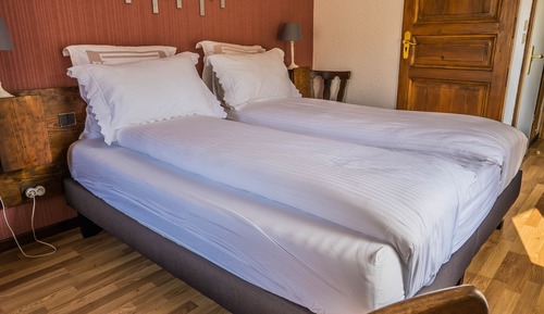 Standard Double Room, Bathtub