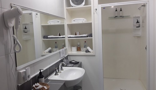 Signature Room, Multiple Beds, Fireplace, Garden View (The Wild Cats Room)