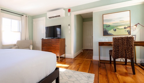 Deluxe Room, 1 King Bed, Ensuite (4)