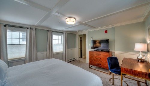 Standard Room, 1 King Bed, Bathtub (7)