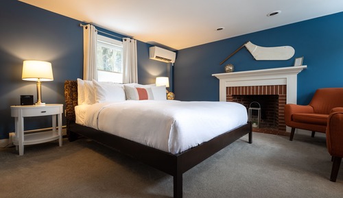 Deluxe Room, 1 King Bed, Bathtub (10)