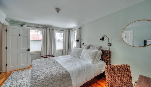 Standard Room, 1 Queen Bed, Ensuite (1)