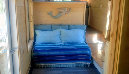 Tiny Beach House, 2 Bedrooms, Kitchen