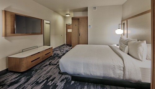 Suite, 1 King Bed (Hearing Accessible)