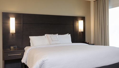 Suite, 1 King Bed with Sofa bed (Mobility Accessible, Tub)