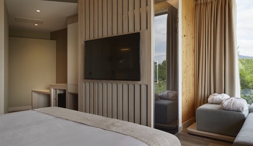 Deluxe Room, 1 King Bed, River View