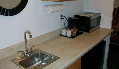 Standard Room, 1 Queen Bed, Non Smoking (Motel Room with Kitchenette)