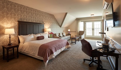 Deluxe Room, 1 King Bed (Endicott)