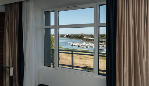 Privilege Suite, Harbor View