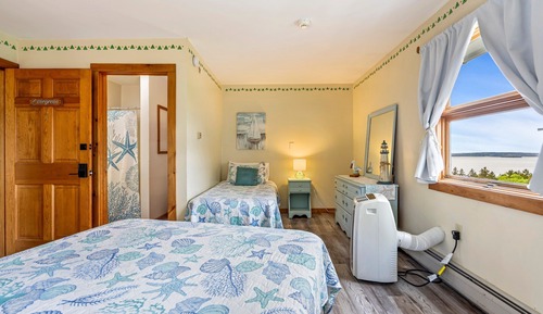 The Evergreen Room (not pet friendly)