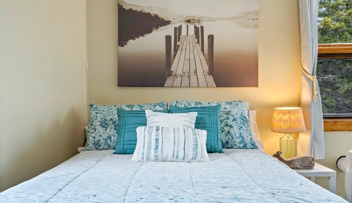 The Cranberry Room (not pet friendly)