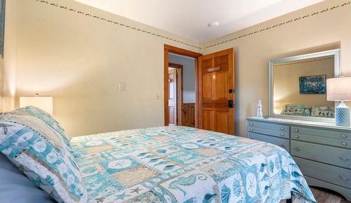 The Strawberry Room (not pet friendly)