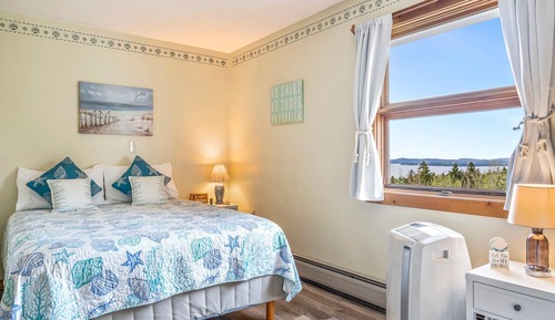 The Seashell Room (not pet friendly)