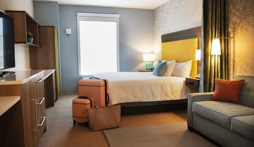 Suite, 1 Queen Bed, Accessible (Mobility & Hearing, Roll-in Shower)