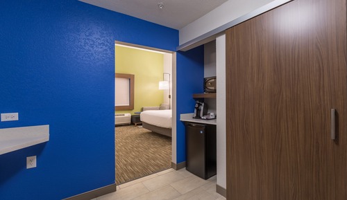 Suite, 1 King Bed, Accessible, Non Smoking (Accessible Tub)