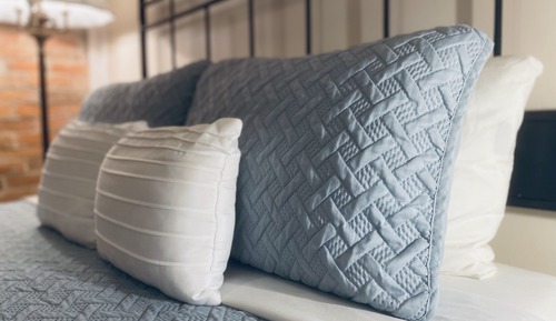 Luxury Studio, 1 Queen Bed (204)