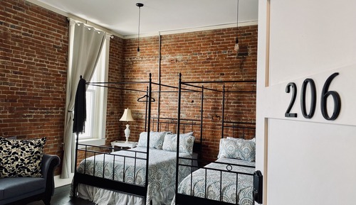 Luxury Studio, 2 Double Beds (206)