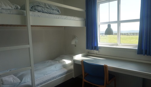 Basic Room, 2 Twin Beds, Shared Bathroom