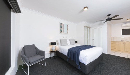 Standard Room, 1 Queen Bed